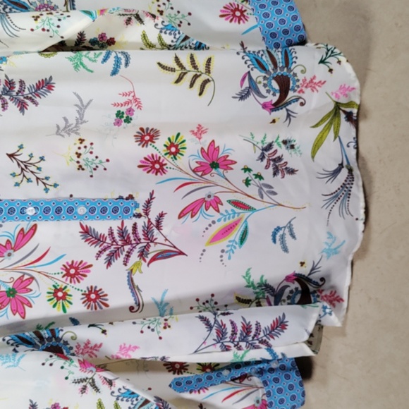 01519 Talbots cream & multi-color floral half button blouse M - Picture 3 of 11